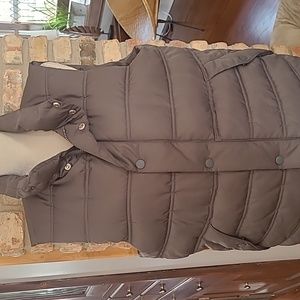 GAP Size Medium Gray Full Zip and Snap Puffer Vest with Side Pockets